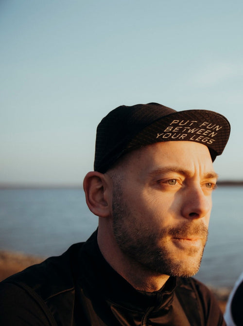 "PUT FUN BETWEEN YOUR LEGS" Cycling Cap - Schwarz